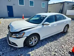 1VWAT7A33HC004676 2017 VOLKSWAGEN PASSAT