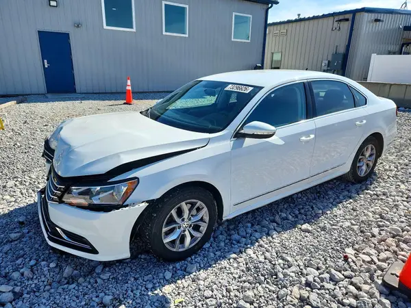1VWAT7A33HC004676 2017 VOLKSWAGEN PASSAT - Image 1