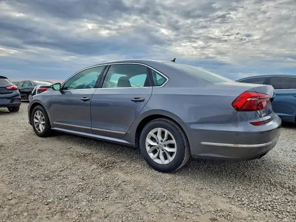 1VWAT7A33HC009019 2017 VOLKSWAGEN PASSAT - Image 2