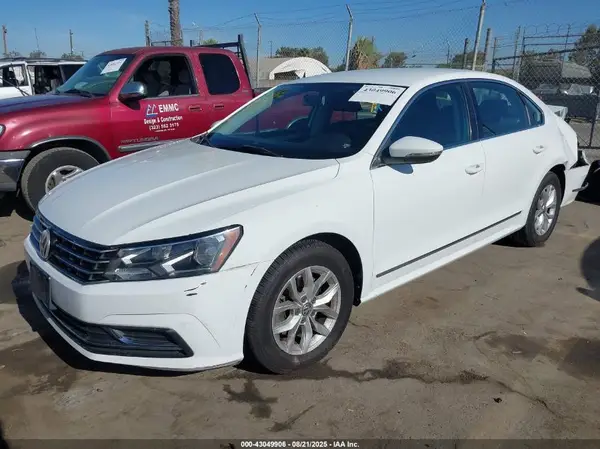 1VWAT7A33HC010140 2017 VOLKSWAGEN PASSAT - Image 2