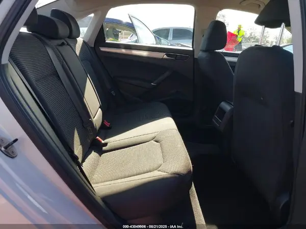 1VWAT7A33HC010140 2017 VOLKSWAGEN PASSAT - Image 8