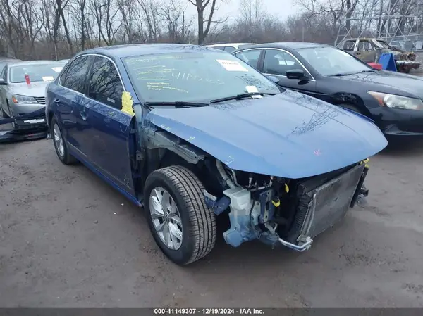 1VWAT7A33HC014284 2017 VOLKSWAGEN PASSAT - Image 1