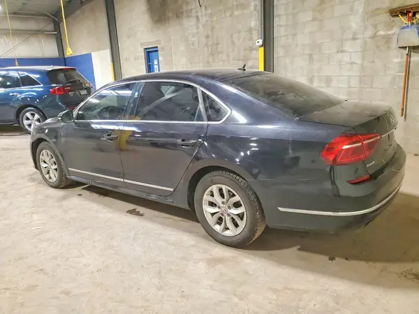 1VWAT7A33HC015810 2017 VOLKSWAGEN PASSAT - Image 2