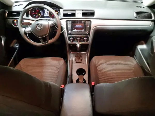 1VWAT7A33HC015810 2017 VOLKSWAGEN PASSAT - Image 8