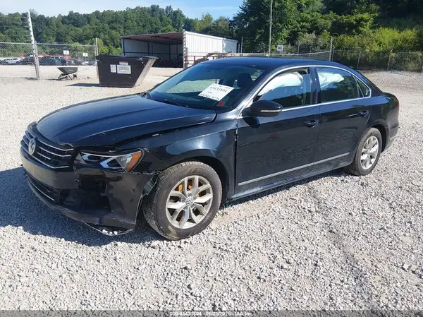 1VWAT7A33HC016407 2017 VOLKSWAGEN PASSAT - Image 2