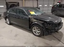 1VWAT7A33HC016519 2017 VOLKSWAGEN PASSAT