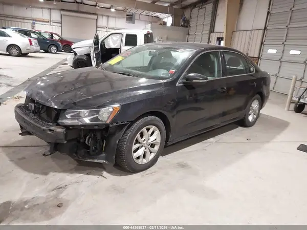 1VWAT7A33HC016519 2017 VOLKSWAGEN PASSAT - Image 2