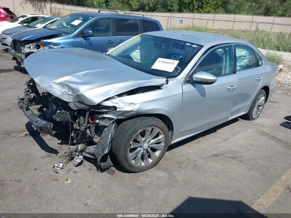 1VWAT7A33HC017153 2017 VOLKSWAGEN PASSAT - Image 2