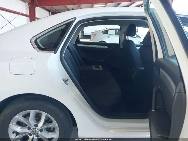 1VWAT7A33HC018139 2017 VOLKSWAGEN PASSAT - Image 8