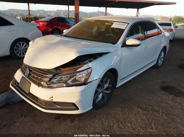 1VWAT7A33HC019579 2017 VOLKSWAGEN PASSAT - Image 2
