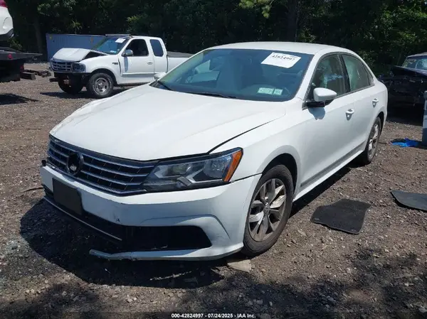 1VWAT7A33HC020117 2017 VOLKSWAGEN PASSAT - Image 2
