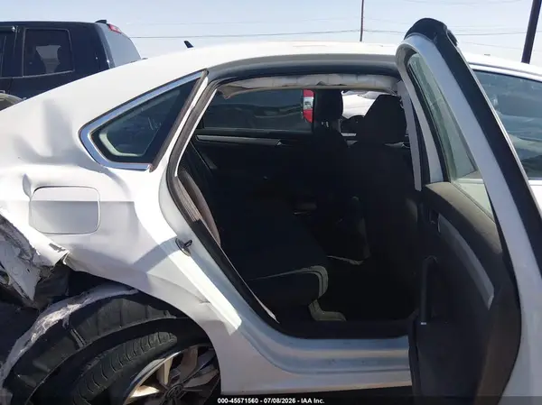 1VWAT7A33HC025401 2017 VOLKSWAGEN PASSAT - Image 8