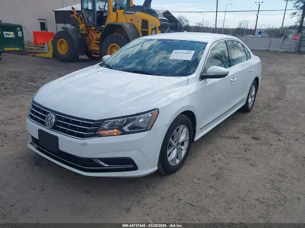 1VWAT7A33HC025687 2017 VOLKSWAGEN PASSAT - Image 2