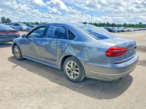 1VWAT7A33HC029285 2017 VOLKSWAGEN PASSAT - Image 2