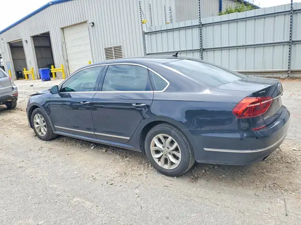 1VWAT7A33HC044076 2017 VOLKSWAGEN PASSAT - Image 2