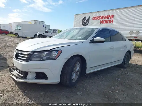 1VWAT7A33HC044983 2017 VOLKSWAGEN PASSAT - Image 2