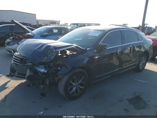 1VWAT7A33HC048516 2017 VOLKSWAGEN PASSAT - Image 2