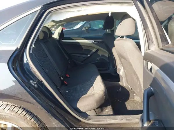 1VWAT7A33HC048516 2017 VOLKSWAGEN PASSAT - Image 8