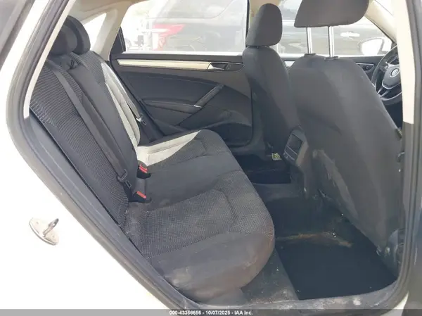 1VWAT7A33HC052002 2017 VOLKSWAGEN PASSAT - Image 8