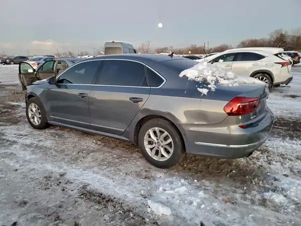 1VWAT7A33HC065882 2017 VOLKSWAGEN PASSAT - Image 2