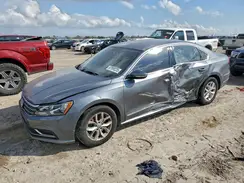 1VWAT7A33HC068572 2017 VOLKSWAGEN PASSAT