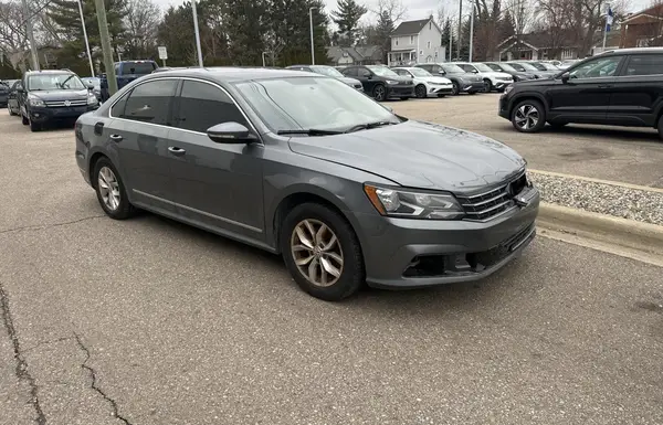 1VWAT7A33HC068572 2017 VOLKSWAGEN PASSAT - Image 1