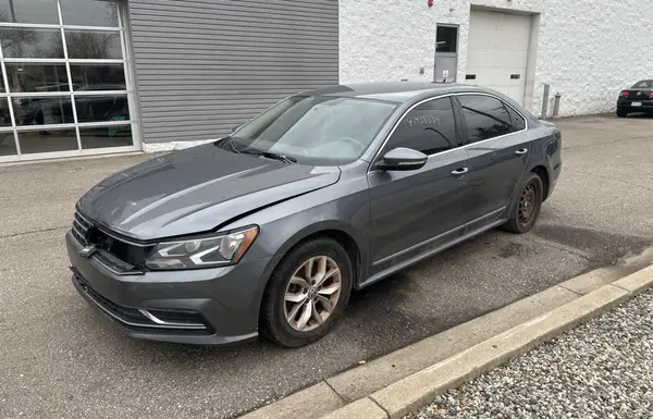 1VWAT7A33HC068572 2017 VOLKSWAGEN PASSAT - Image 2