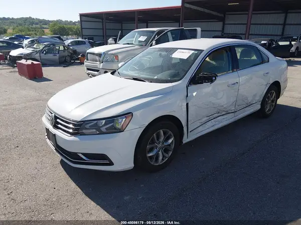 1VWAT7A33HC074582 2017 VOLKSWAGEN PASSAT - Image 2