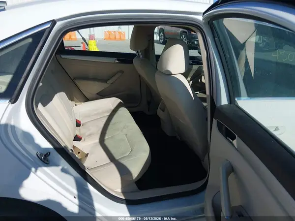 1VWAT7A33HC074582 2017 VOLKSWAGEN PASSAT - Image 8