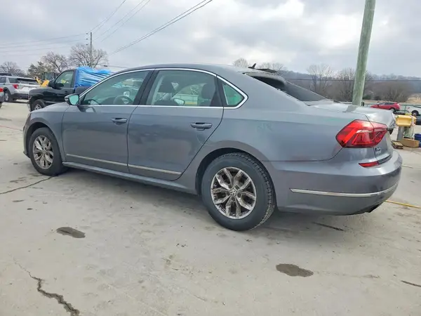 1VWAT7A33HC076090 2017 VOLKSWAGEN PASSAT - Image 2