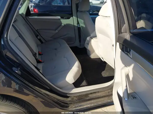 1VWAT7A33HC083461 2017 VOLKSWAGEN PASSAT - Image 8