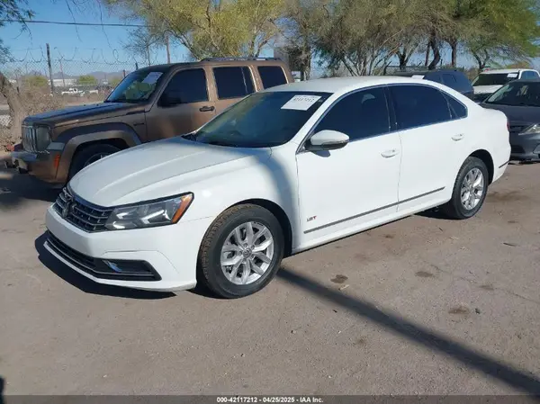 1VWAT7A33HC083492 2017 VOLKSWAGEN PASSAT - Image 2