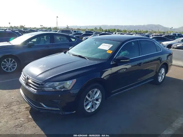 1VWAT7A33HC085484 2017 VOLKSWAGEN PASSAT - Image 2
