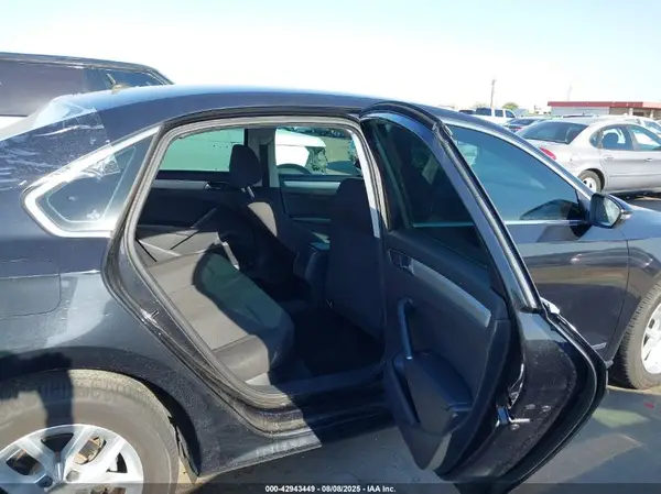 1VWAT7A33HC085484 2017 VOLKSWAGEN PASSAT - Image 8
