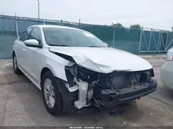 1VWAT7A34GC015586 2016 VOLKSWAGEN PASSAT