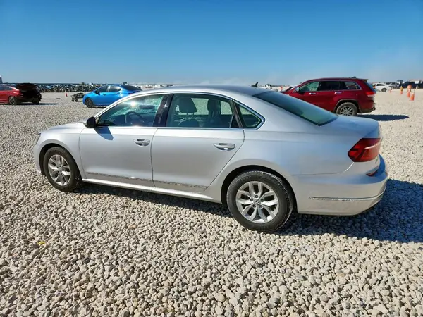 1VWAT7A34HC010776 2017 VOLKSWAGEN PASSAT - Image 2