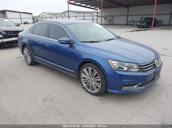 1VWAT7A34HC013662 2017 VOLKSWAGEN PASSAT - Image 1