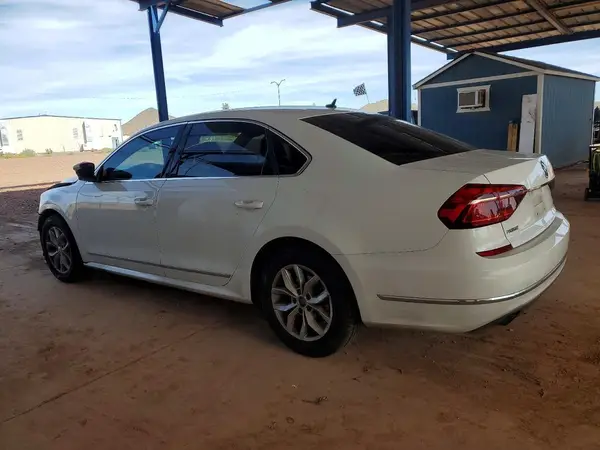 1VWAT7A34HC014326 2017 VOLKSWAGEN PASSAT - Image 2