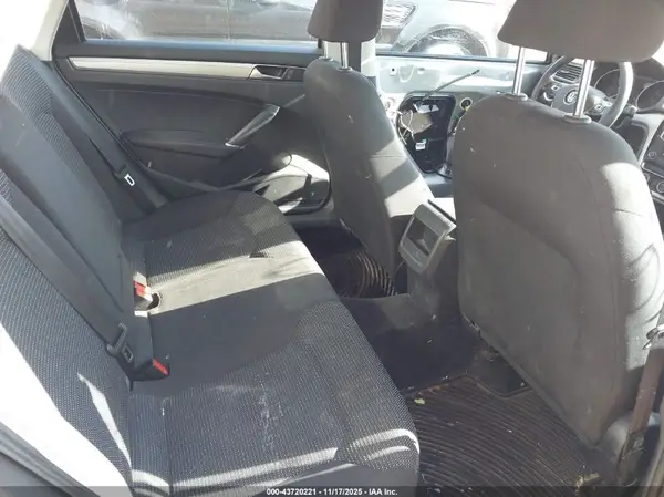 1VWAT7A34HC015394 2017 VOLKSWAGEN PASSAT - Image 8