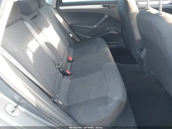 1VWAT7A34HC019686 2017 VOLKSWAGEN PASSAT - Image 8