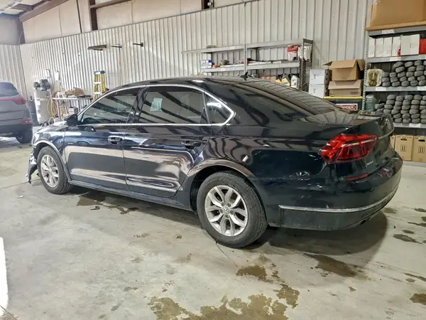 1VWAT7A34HC023026 2017 VOLKSWAGEN PASSAT - Image 2