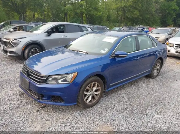 1VWAT7A34HC032499 2017 VOLKSWAGEN PASSAT - Image 2