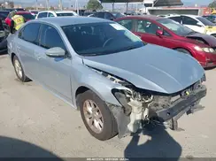 1VWAT7A34HC035192 2017 VOLKSWAGEN PASSAT