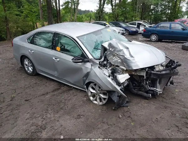 1VWAT7A34HC043468 2017 VOLKSWAGEN PASSAT - Image 1
