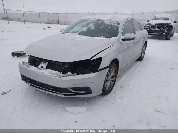 1VWAT7A34HC044801 2017 VOLKSWAGEN PASSAT - Image 2