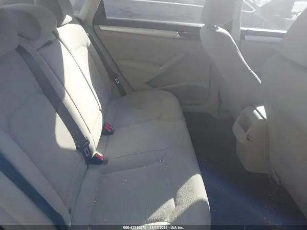 1VWAT7A34HC047357 2017 VOLKSWAGEN PASSAT - Image 8