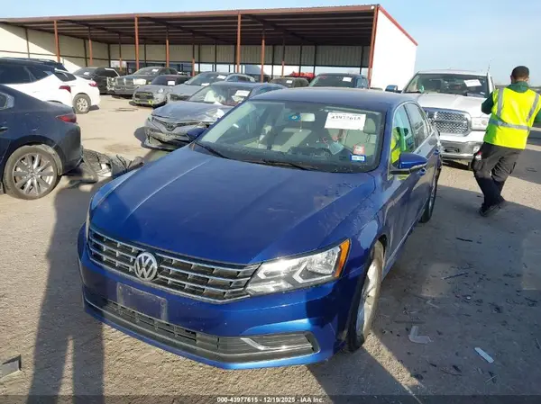 1VWAT7A34HC050954 2017 VOLKSWAGEN PASSAT - Image 2