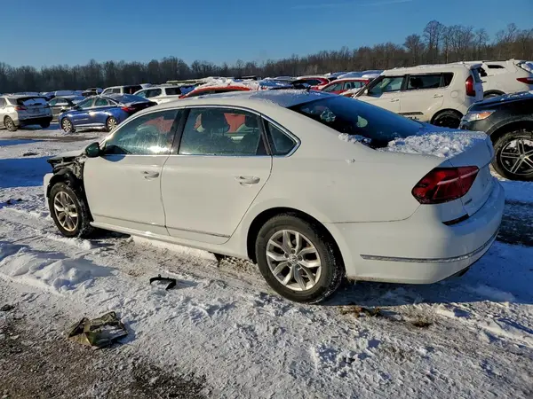 1VWAT7A34HC051893 2017 VOLKSWAGEN PASSAT - Image 2