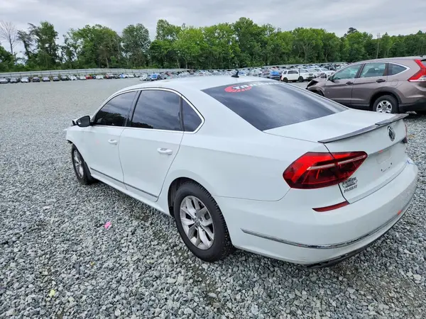 1VWAT7A34HC052896 2017 VOLKSWAGEN PASSAT - Image 2