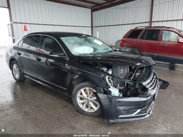 1VWAT7A34HC062117 2017 VOLKSWAGEN PASSAT - Image 1